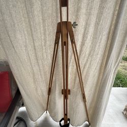   EASEL by MABEF M/https://offerup.com/redirect/?o=MjkuQUw= Basic Large Field Easel Made in ITALY ( Firm Price)