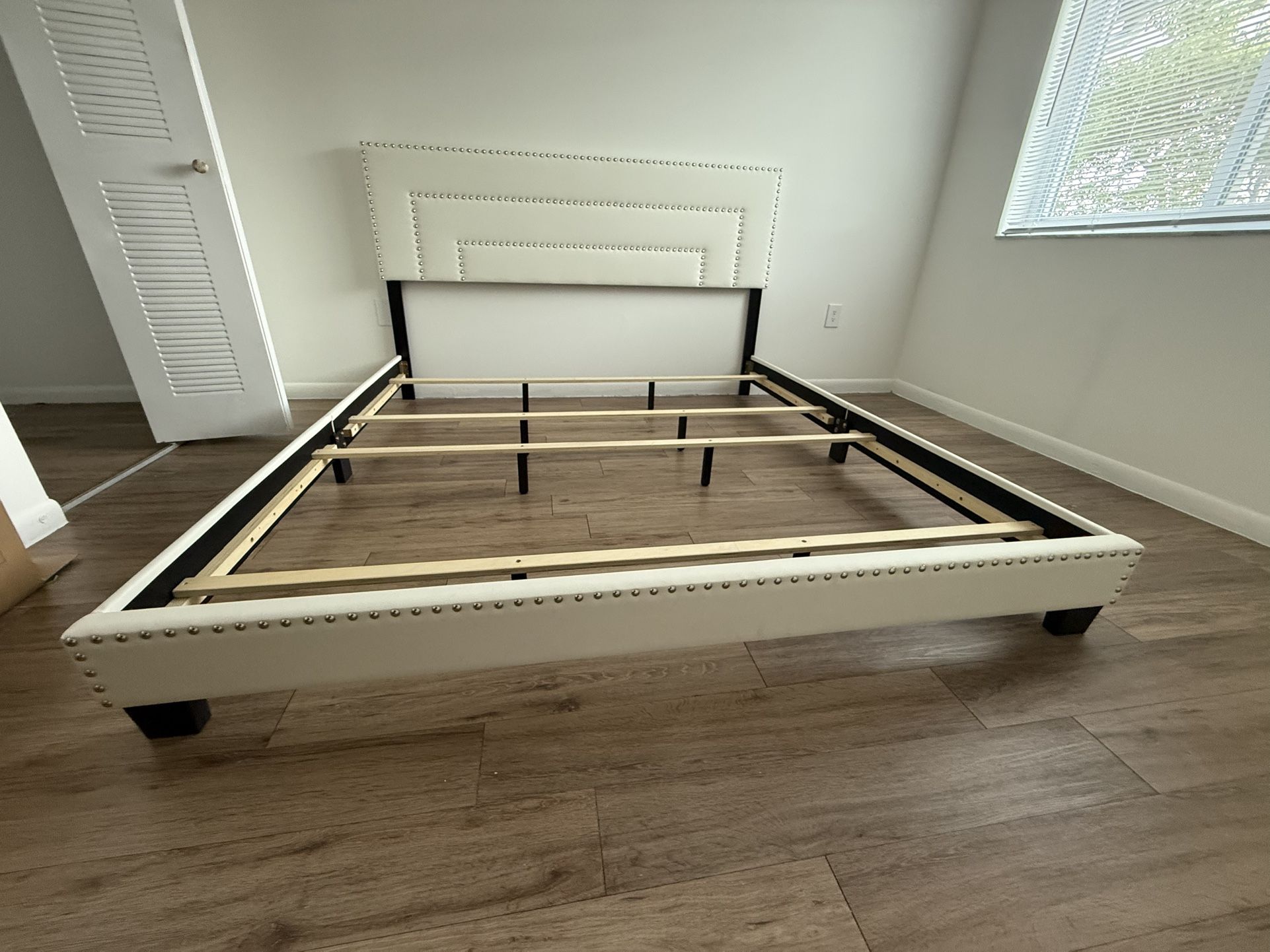NEW BED FRAME KING SIZE WHITE OR BLACK