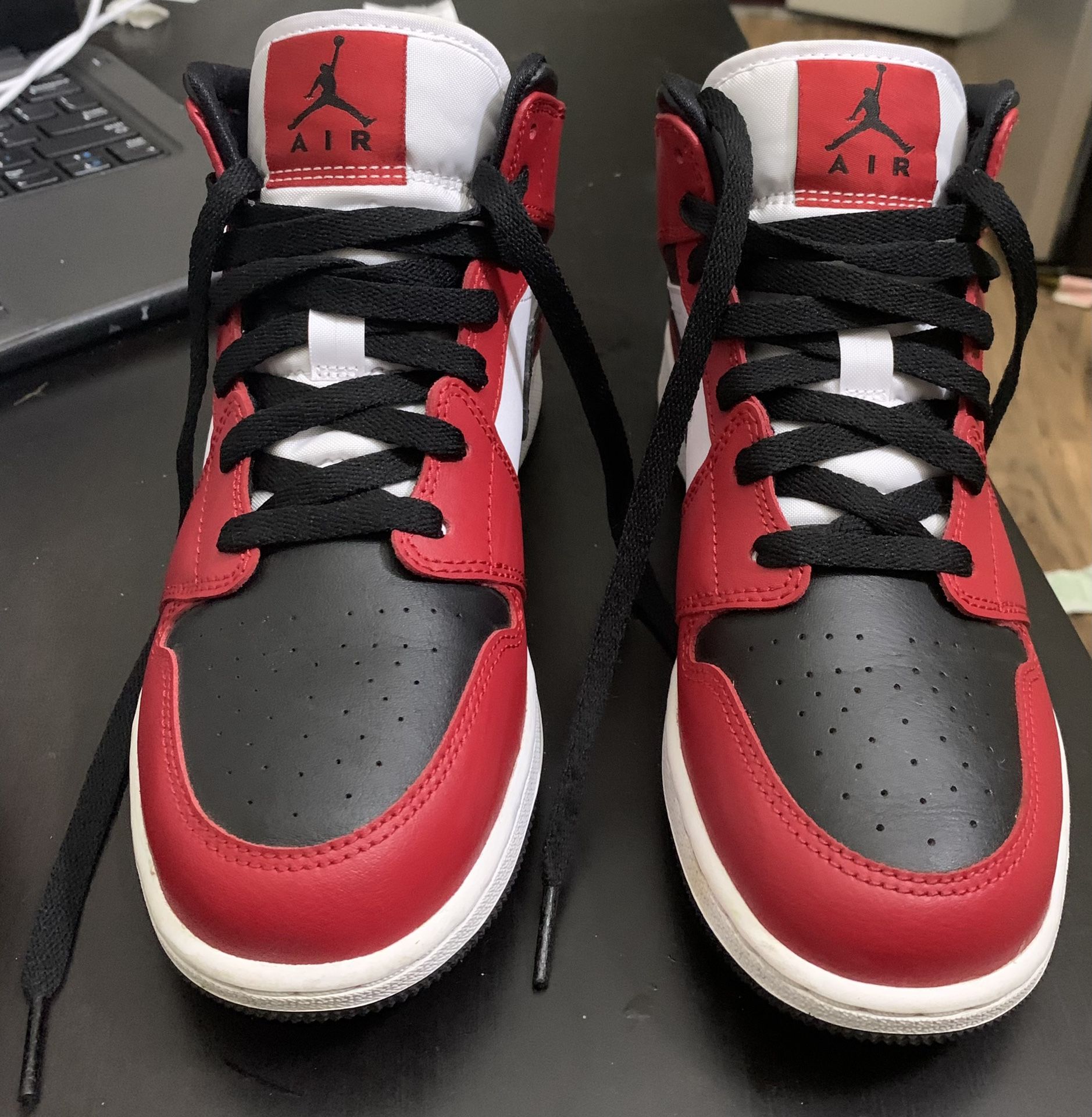 Jordan 1 Mid Chicago Black Toe SIZE 5.5 [NEW]