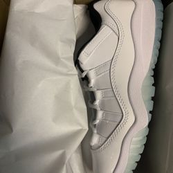 Jordan 11 Legend Blue