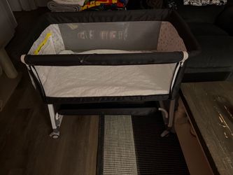 Baby Bedside Bassinet with Mattress