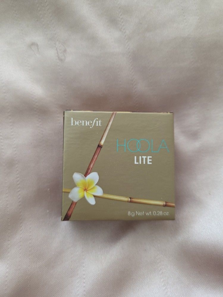 Benefit Cosmetics Hoola Lite Bronzer 