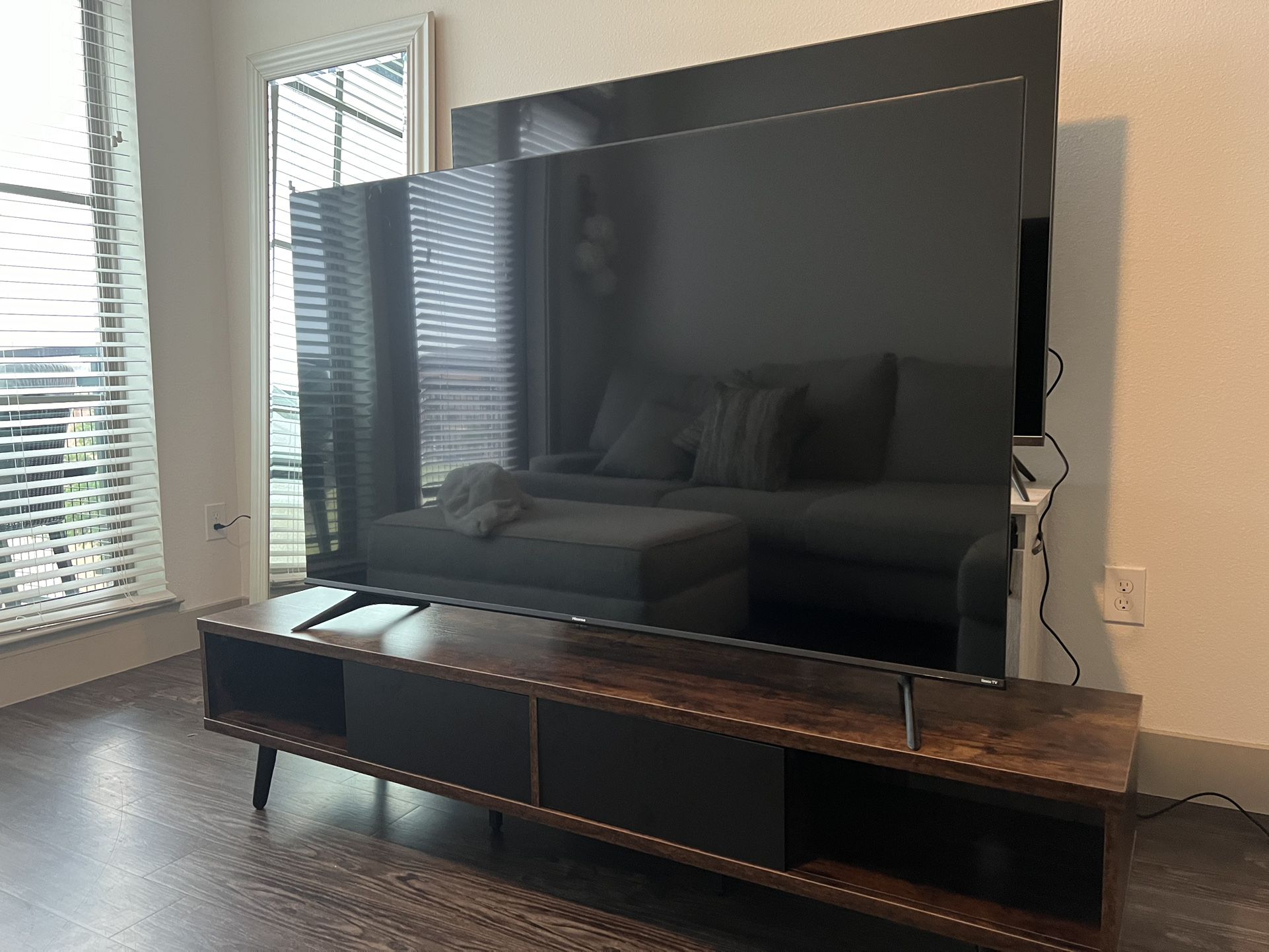Hisense 65’ Smart TV 