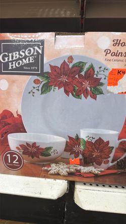 Gibson Home Poinsettia 12-Piece Ceramic Dinnerware Set