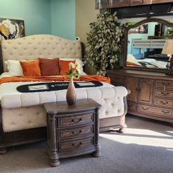 SALE!!! 4-PC King Bedroom Set ONLY $2999/ Bedframe, Nightstand, Dresser & Mirror