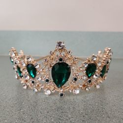 Golden Metal Crown 