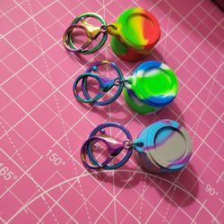 3 X Rainbow Clip/Keyringed SILICONE WAX/DAB/OIL STORAGE CONTAINERS 