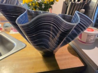 Glass decorative bowl