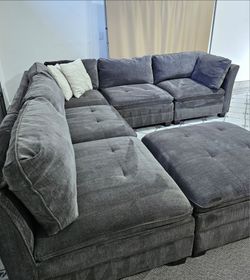 Thomasville Tisdale modular sectional sofa.  I can Delivery