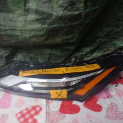 2021-22 Nissan Rogue Left Headlight 