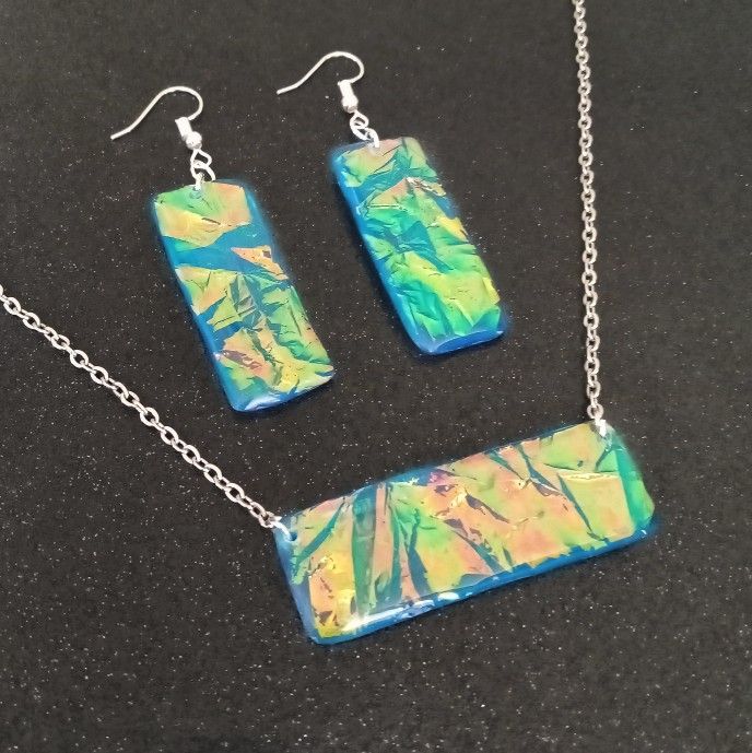 Stunning sparkly blue opalescent bar dangle earrings and silver necklace set