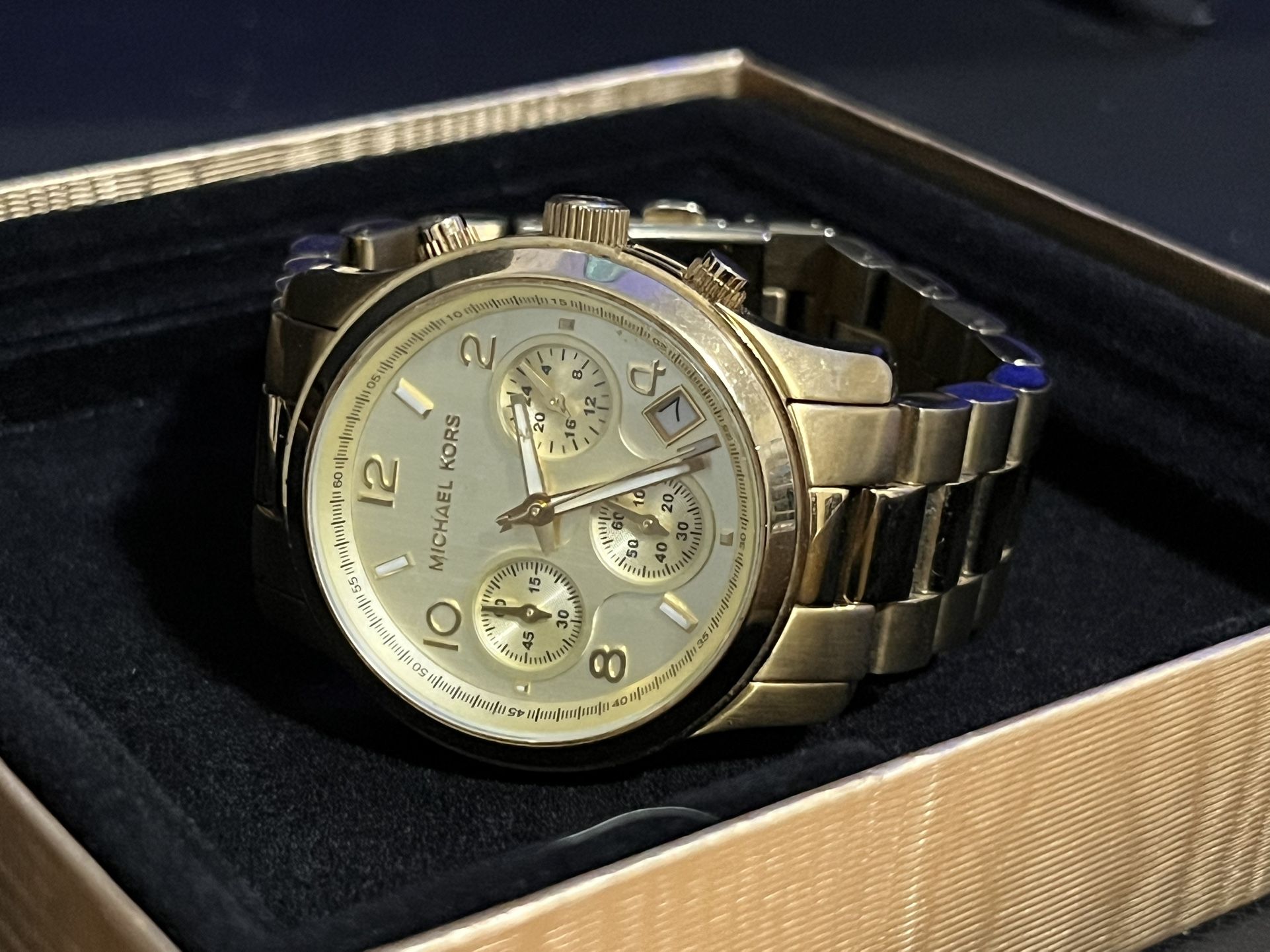 Authentic Michael Kors Women’s Watch NEEDS BATTERY