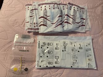  Breast Milk Baggies + Breast Pads To Prevent Leaks 