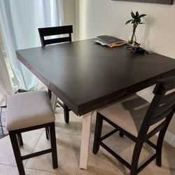 Wood Dinning Table And Chairs