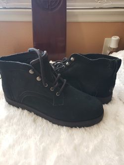 Woman uggs sz9