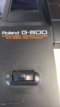 Roland G800 mint and Casio WK210 w heavy duty stand