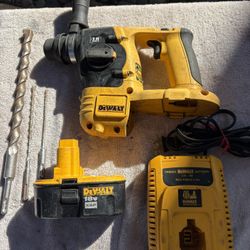 DEWALT 18 Volt 7/8” SDS-plus Variable Speed  Rotary Hammer Drill Complete Kit-DC 212-Clean-Bits, Handle, Strong Batt/Charger