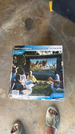 Inflatable outdoor screen