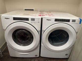Whirlpool Washer & Electric Dryer Set