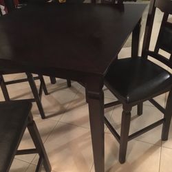 Pub style Dining table & 4 Chairs 