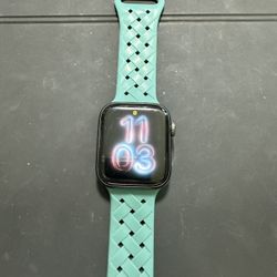 Apple Watch Series 6 —-40mm