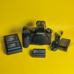 Panasonic Lumix S5 II Full Frame Camera + 3 Batteries - Excellent