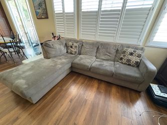 Gray couch (must pick up)