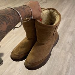 Size 7 Uggs