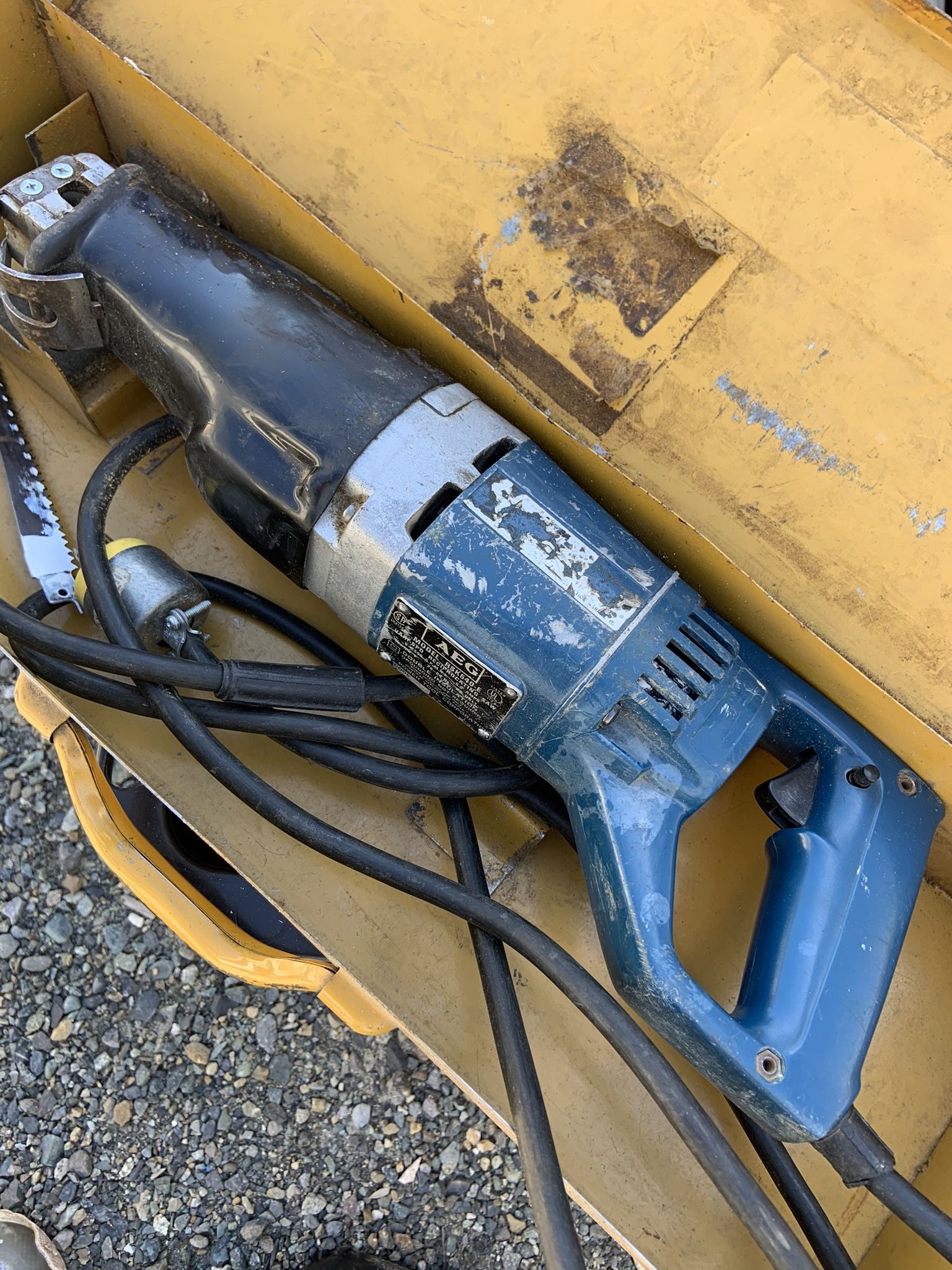 Sawzall/ Reciprocating Saw