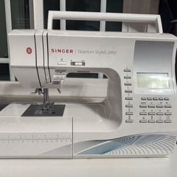 Singer Quantum Stylist 9960- Brand New 