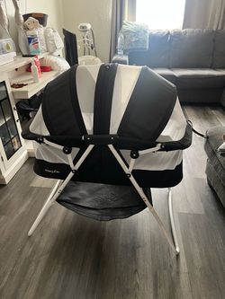 Baby travel bassinet