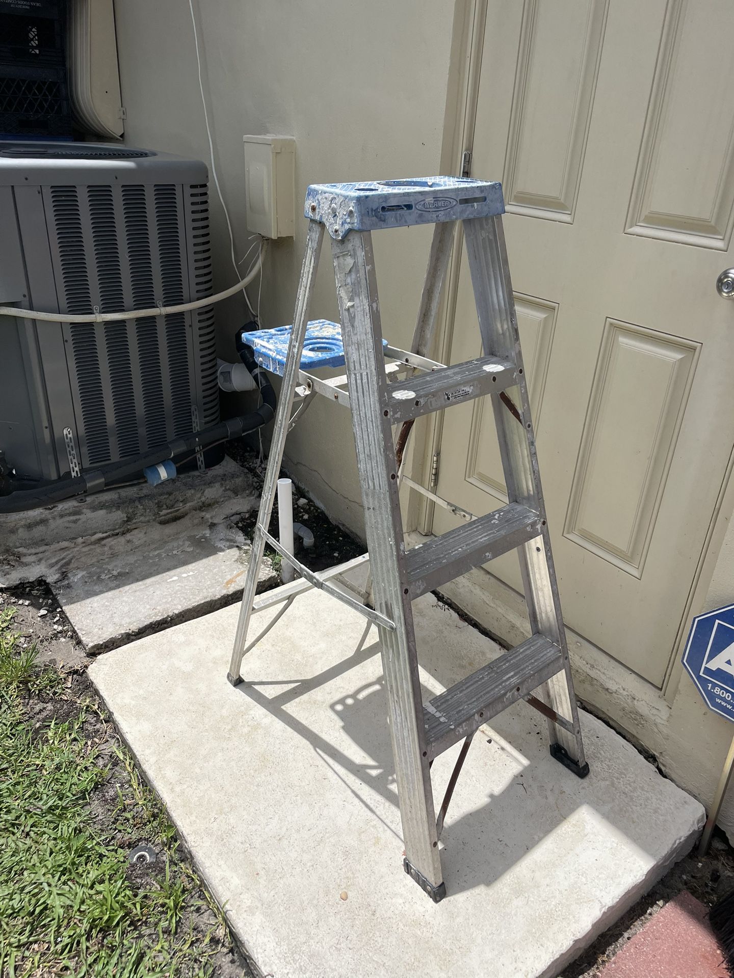 4 foot aluminum ladder working