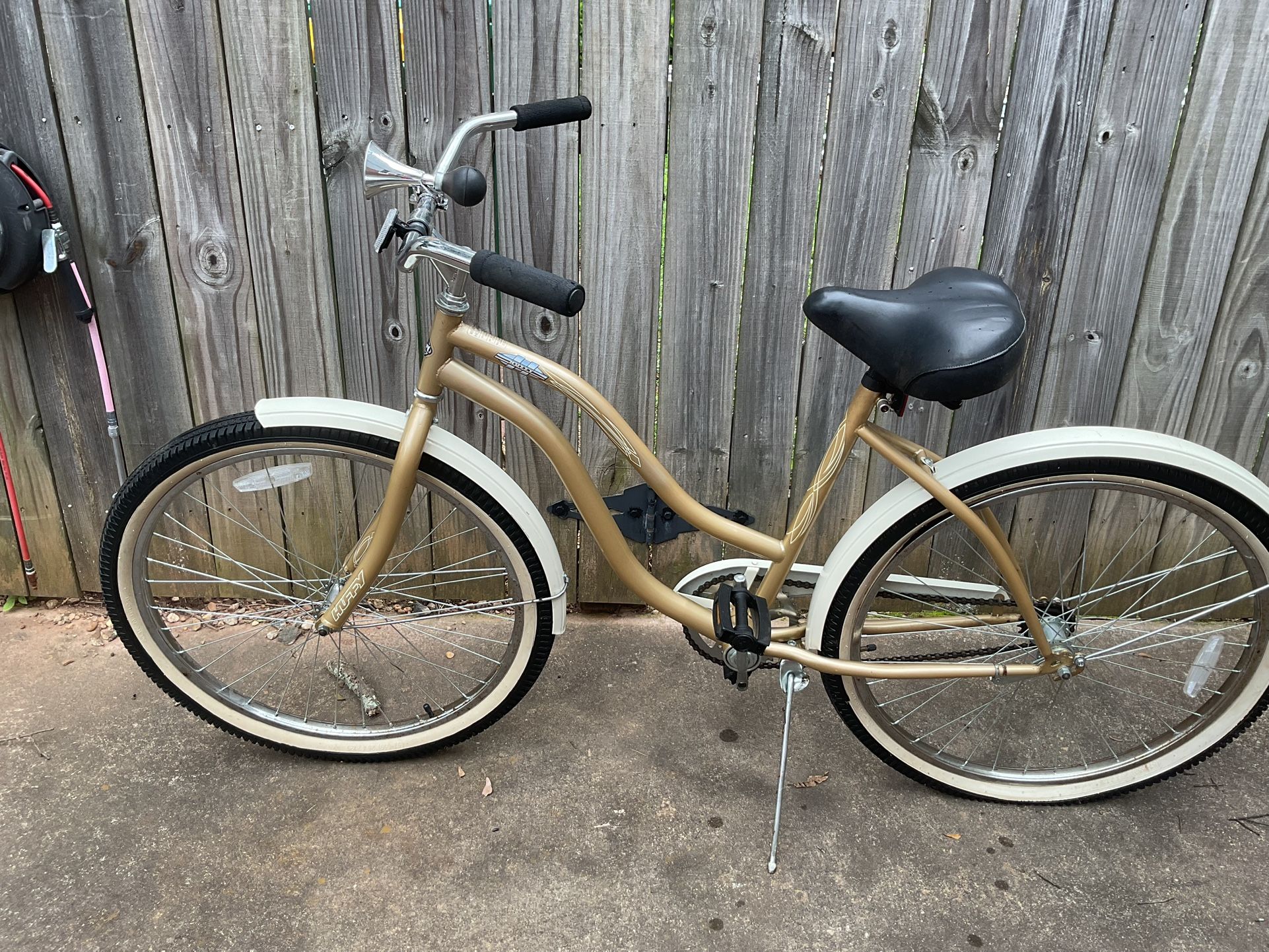 Huffy Bicycle W/ Horn, Spare Seat, Manual Air Pump And Gloves