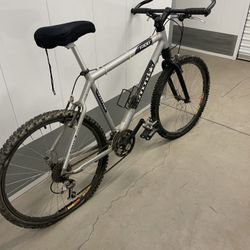 Cannondale F400 mens mountain bike