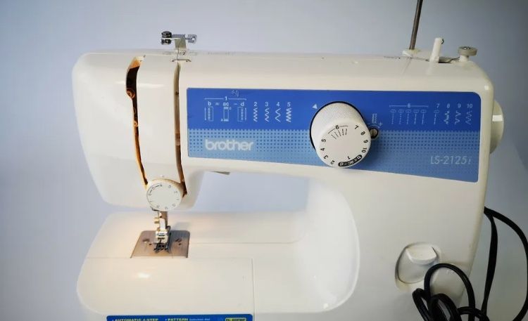 Brother LS-2125i 10-Stitch Mechanical Portable Home Sewing Machine w/Foot Pedal