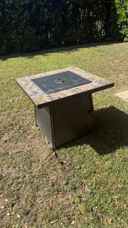 Outdoor Fire Pit Table with Lava Rocks and Screen Crossridge 30.00 in. W 50000 BTU coating Steel Propane