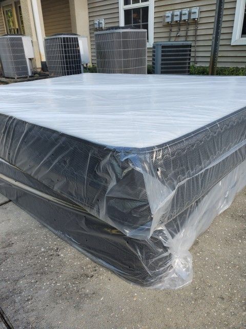 Queen Size New Thick Pillow Top Bed Can Deliver