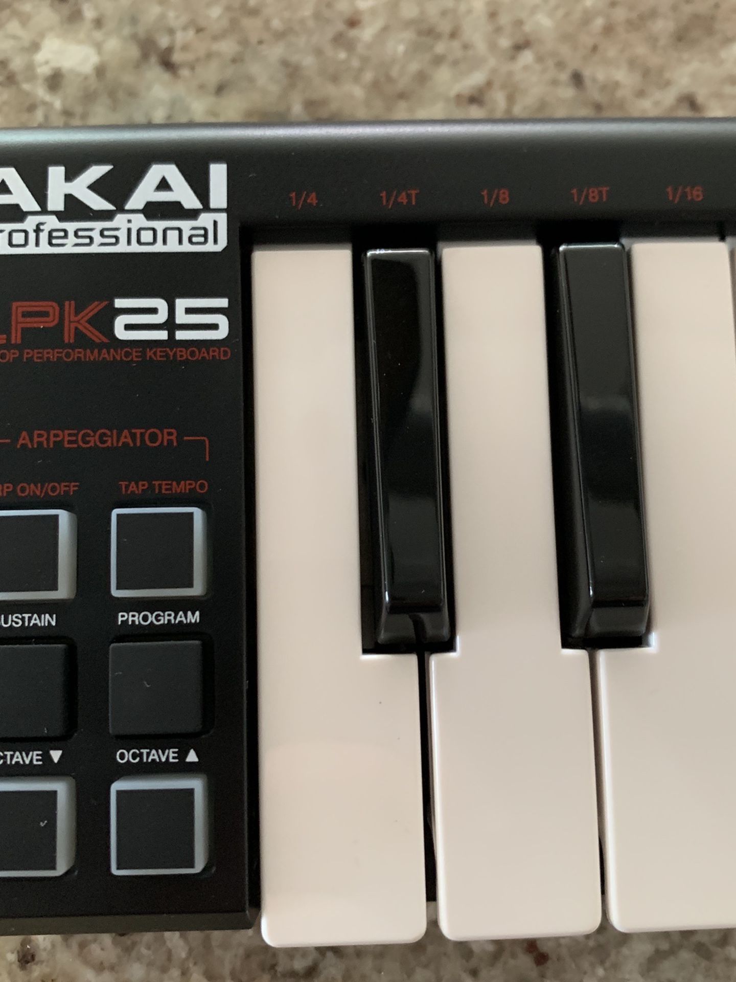 Akai Pro LPK25 Keyboard