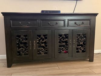 TV hutch