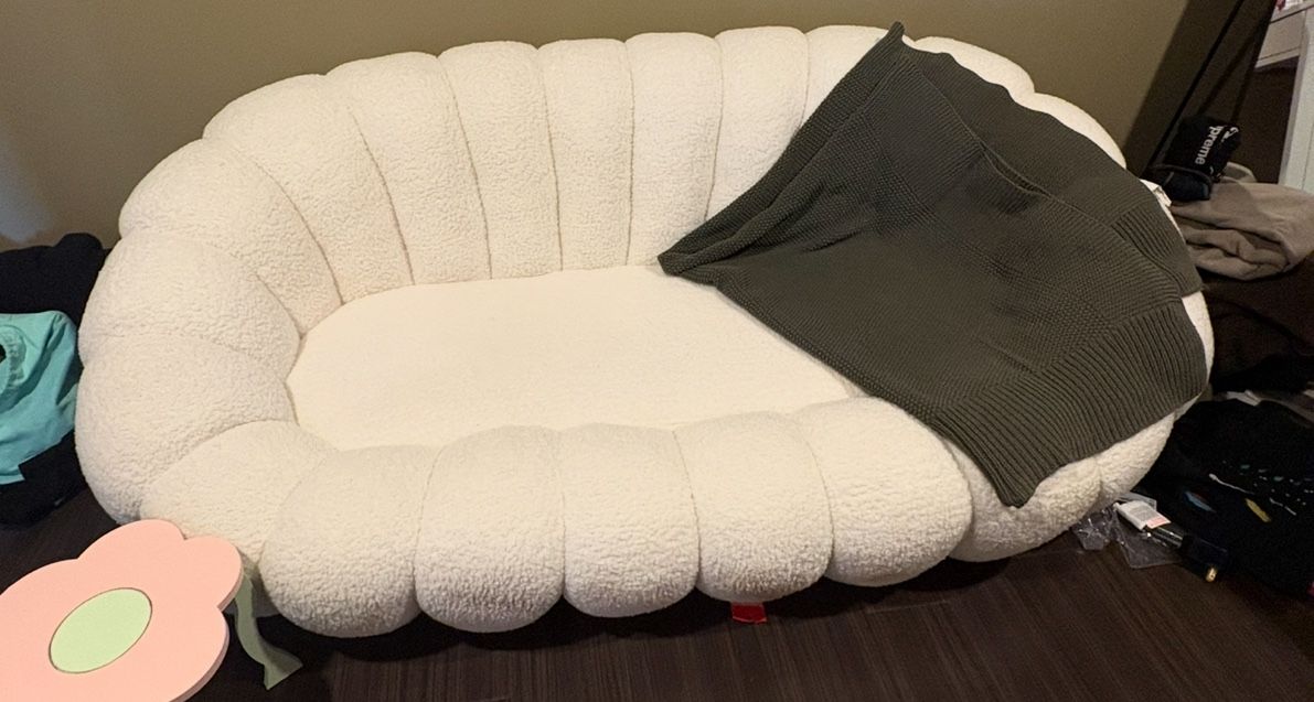 Polyester Sherpa couch