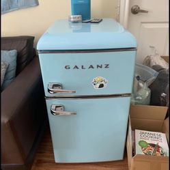 Galanz - Retro 3.1 Cu. ft. Mini Fridge - Blue