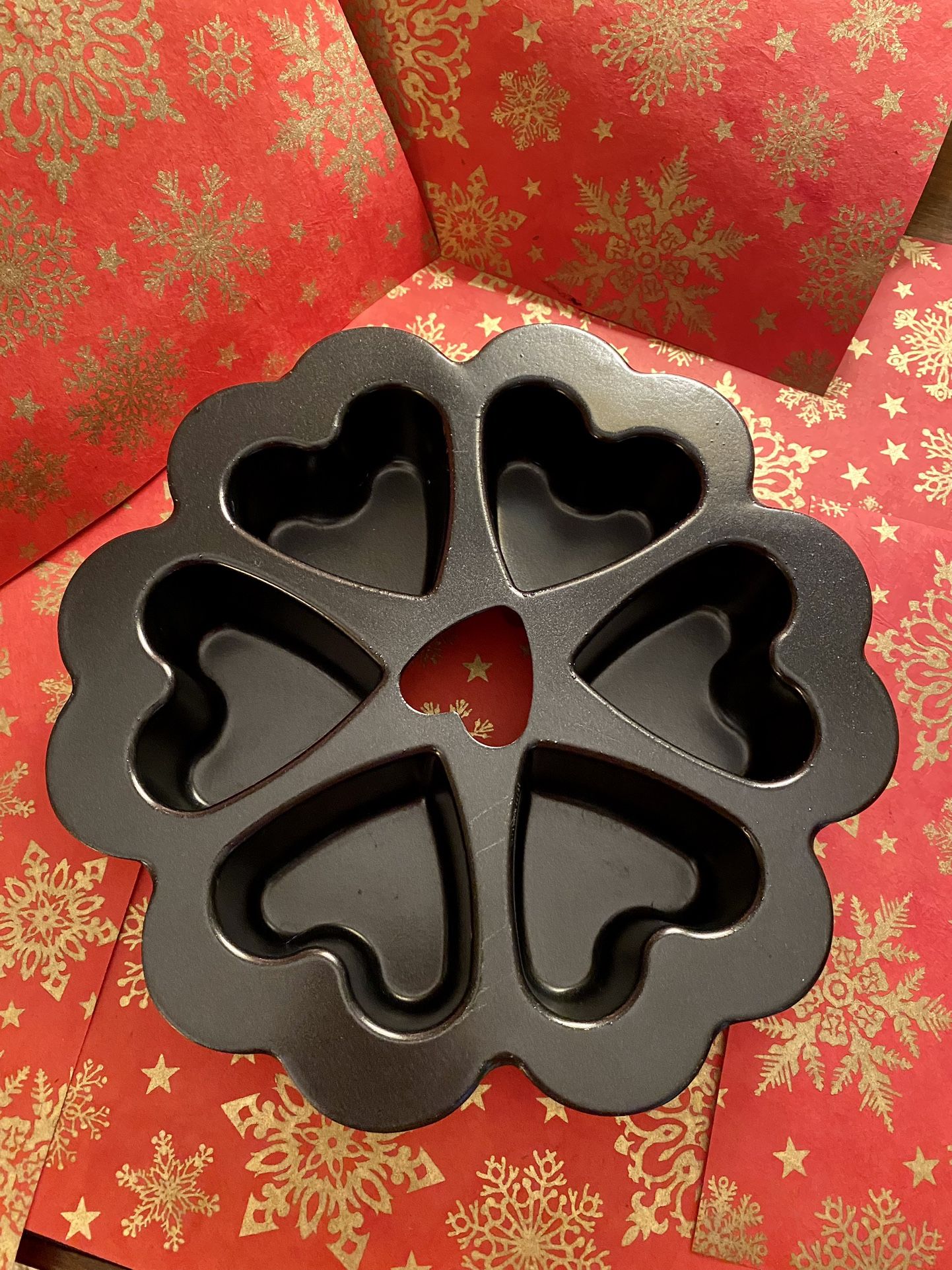 Nordic Ware Heartlet Baking Pan