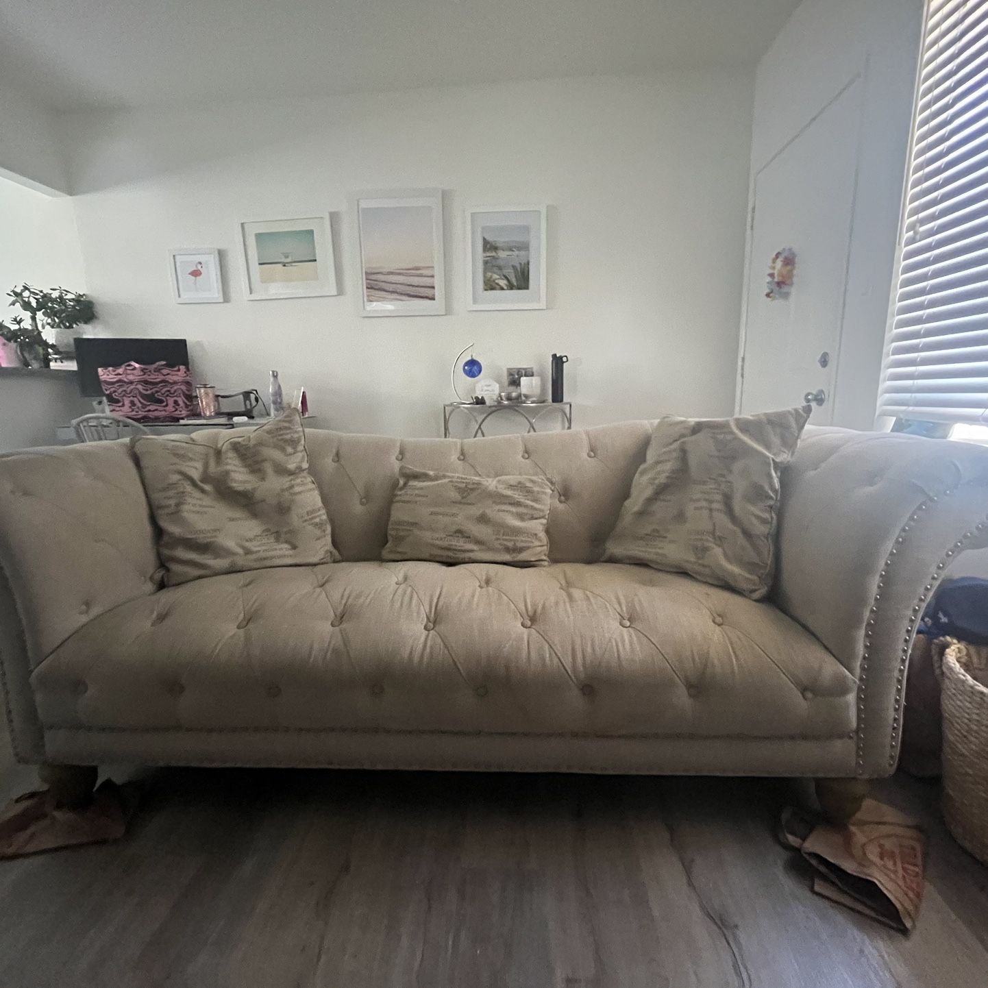 Tufted Barreled Bucket Couch W/ Accent Pillows 