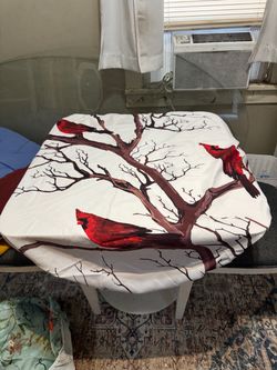 BEAUTIFUL ROUND CARDINALS TABLE COVER