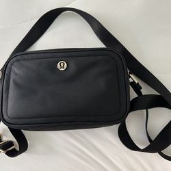 Lululemon Camera Crossbody Bag