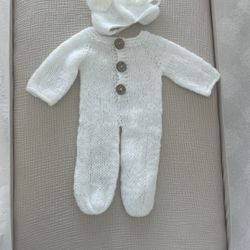 Newborn Knit Baby Outfit White Bear