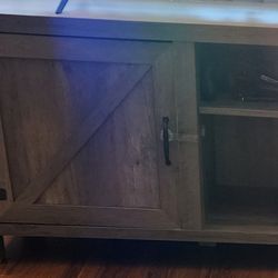 TV Stand/entertainment Center
