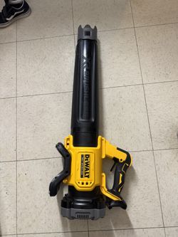 DEWALT 20V MAX 125 MPH 450 CFM Brushless Cordless Handheld Leaf Blower with Concentrator Nozzle (Tool Only)