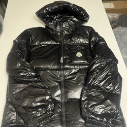 Moncler Steal