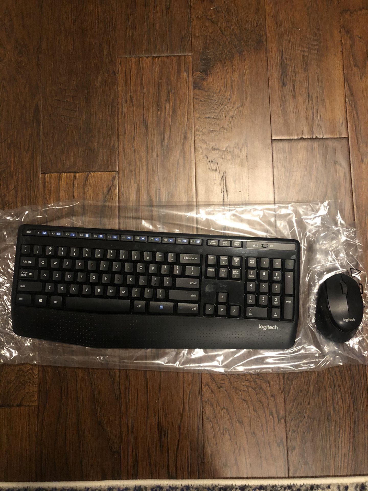 Wireless computer keyboard with mouse